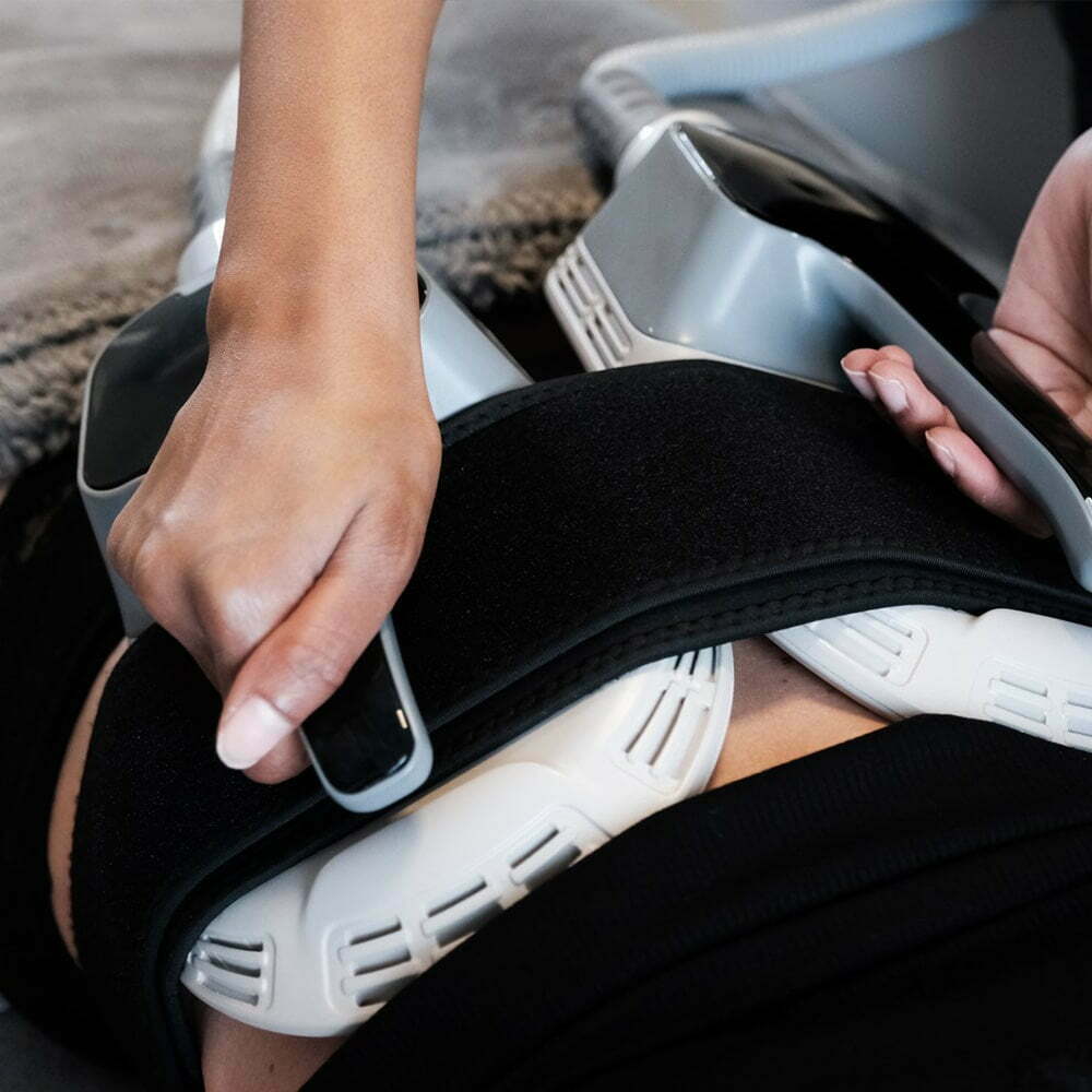 EMS-pads placeret på maven